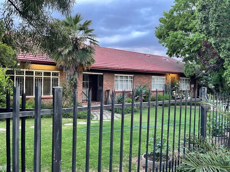 Located in a Good Area and Great for Investment! - Photo 2