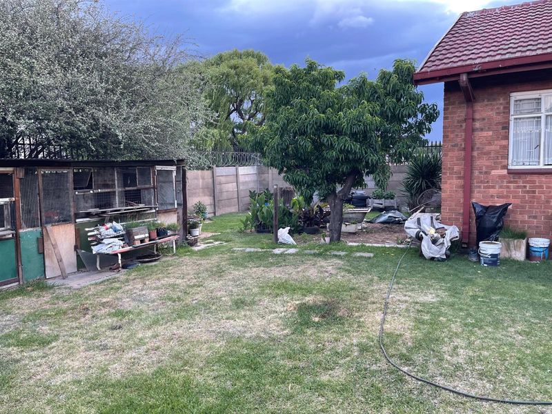 Located in a Good Area and Great for Investment! - Photo 6