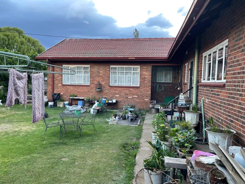 Located in a Good Area and Great for Investment! - Photo 4