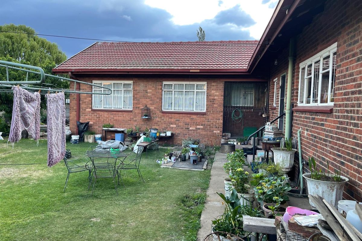 Located in a Good Area and Great for Investment! - Photo 4