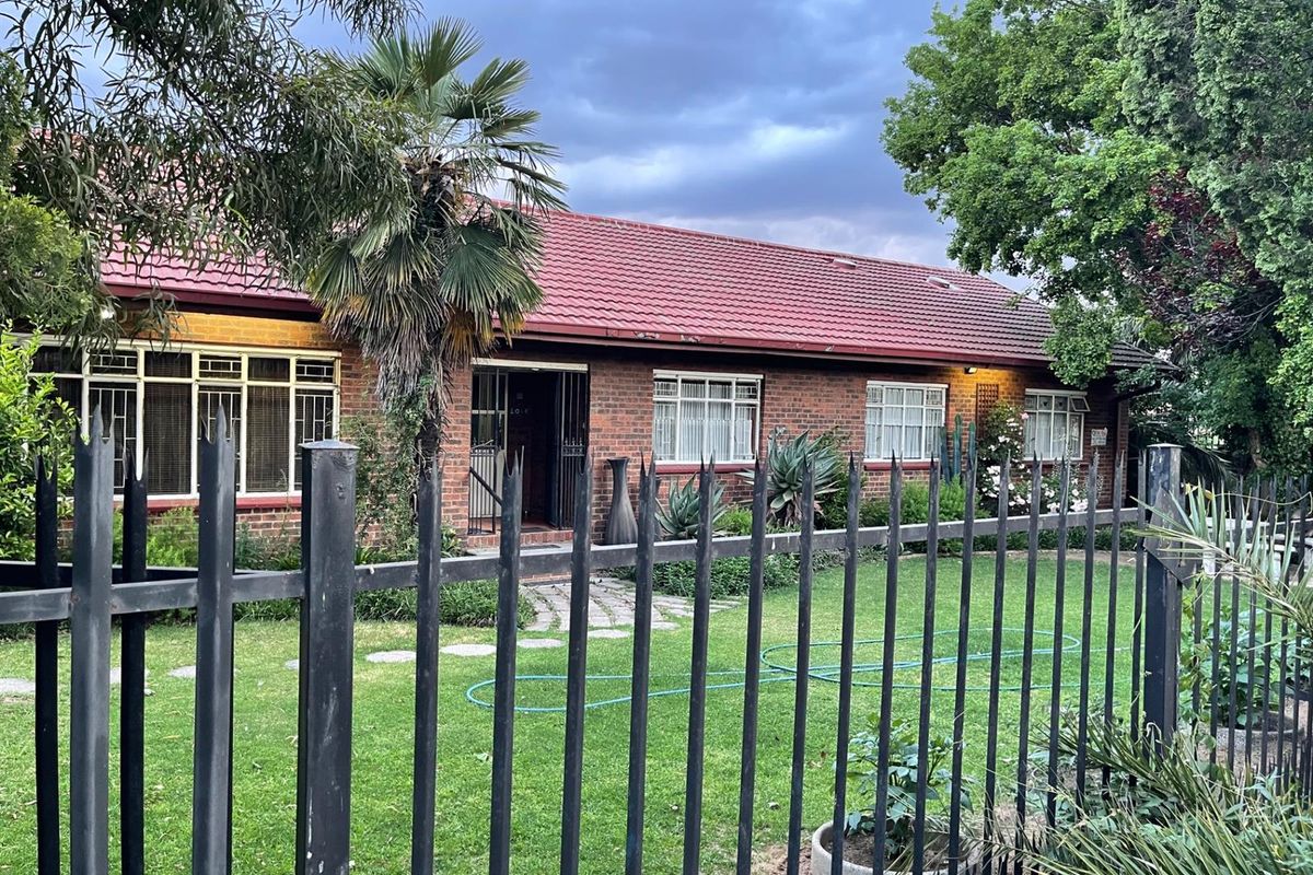 Located in a Good Area and Great for Investment! - Photo 2