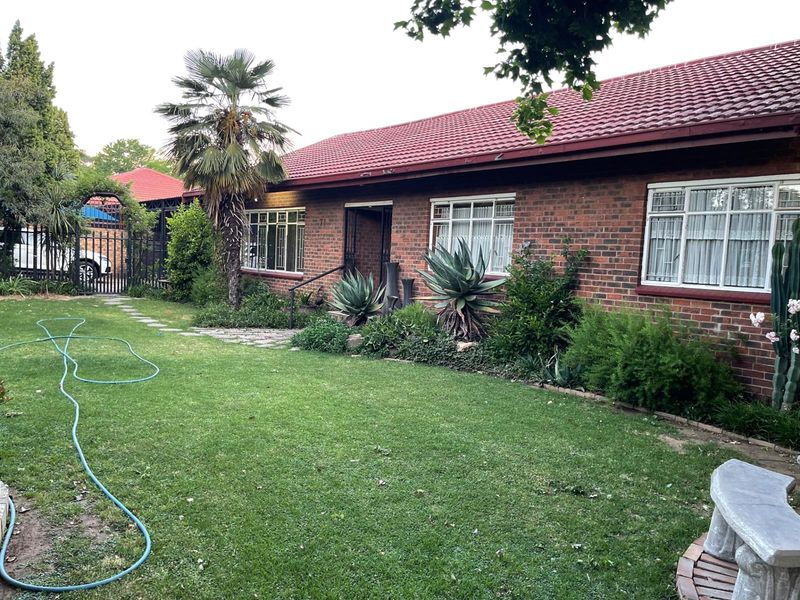 Located in a Good Area and Great for Investment! - Photo 5