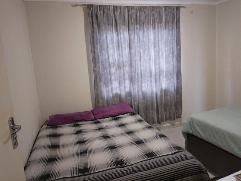 Modern Family Living in Soshanguve VV Ext 14, Where Comfort Meets Space and Community - Photo 5