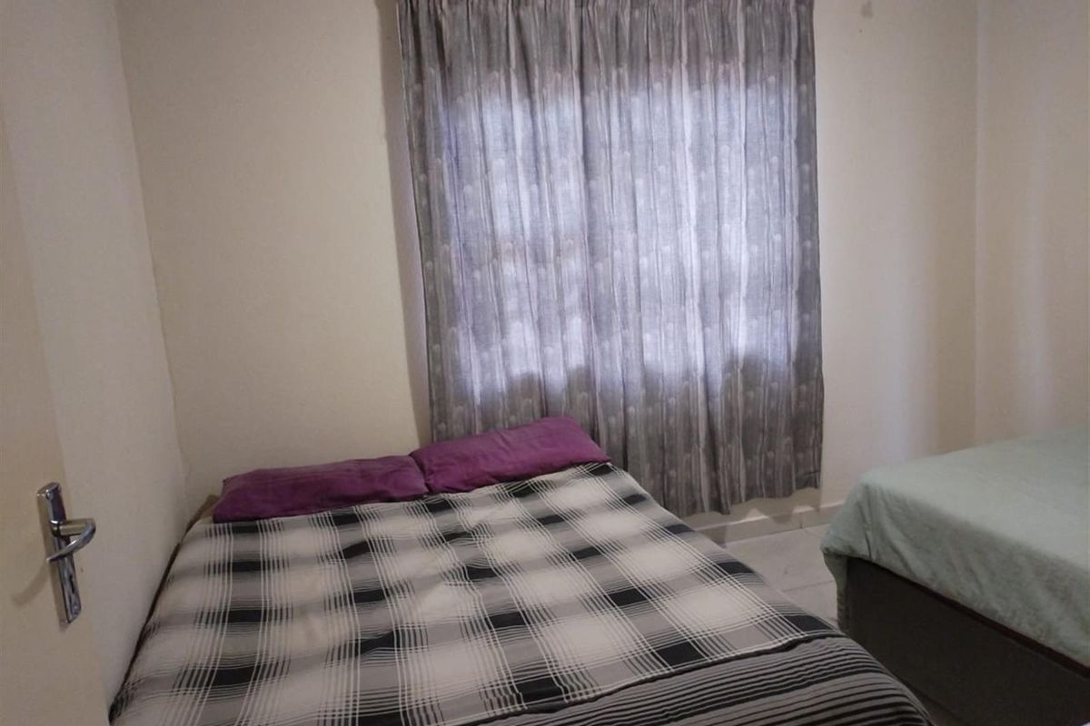 Modern Family Living in Soshanguve VV Ext 14, Where Comfort Meets Space and Community - Photo 5