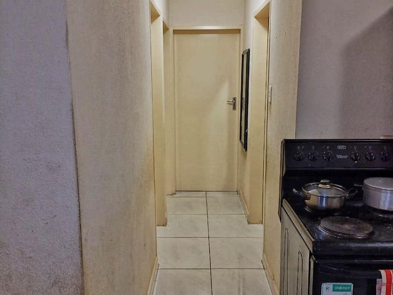 Modern Family Living in Soshanguve VV Ext 14, Where Comfort Meets Space and Community - Photo 3