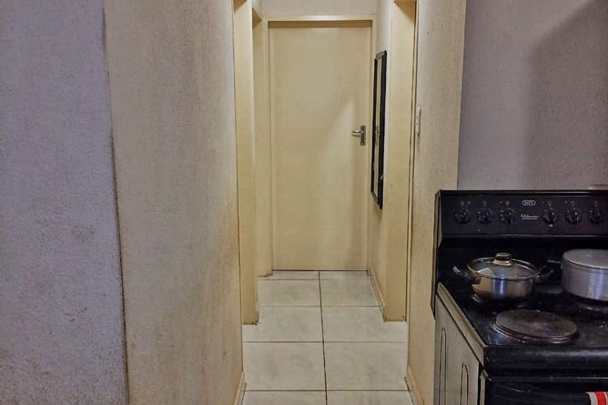 Modern Family Living in Soshanguve VV Ext 14, Where Comfort Meets Space and Community - Photo 3