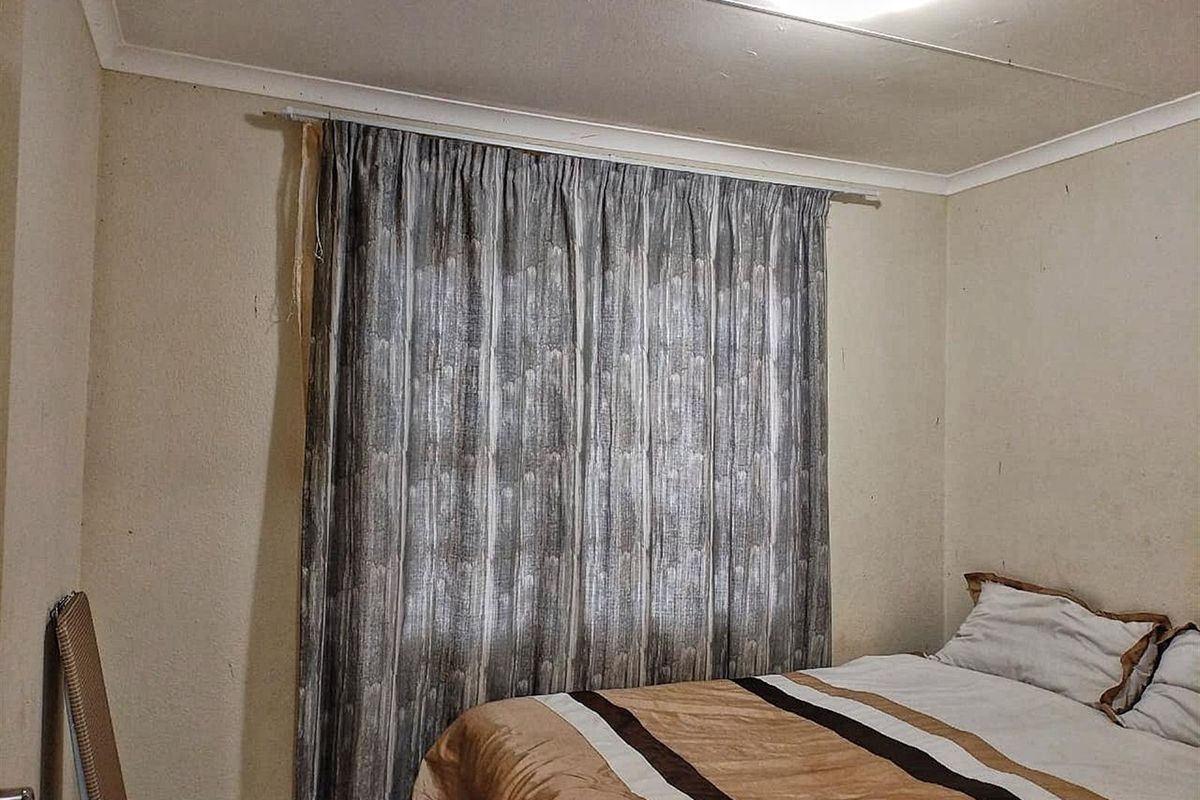 Modern Family Living in Soshanguve VV Ext 14, Where Comfort Meets Space and Community - Photo 4