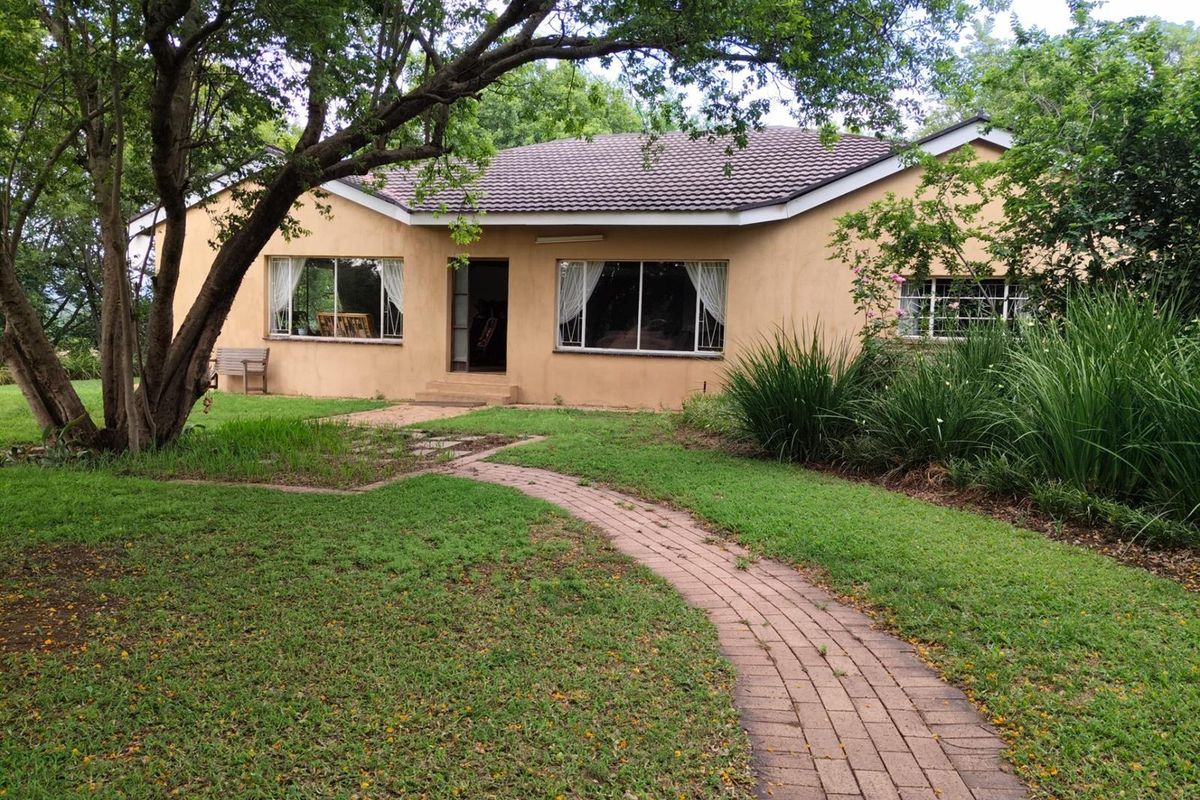 Farm For Sale in Hartbeespoort Rural, Hartbeespoort, North West - Photo 3