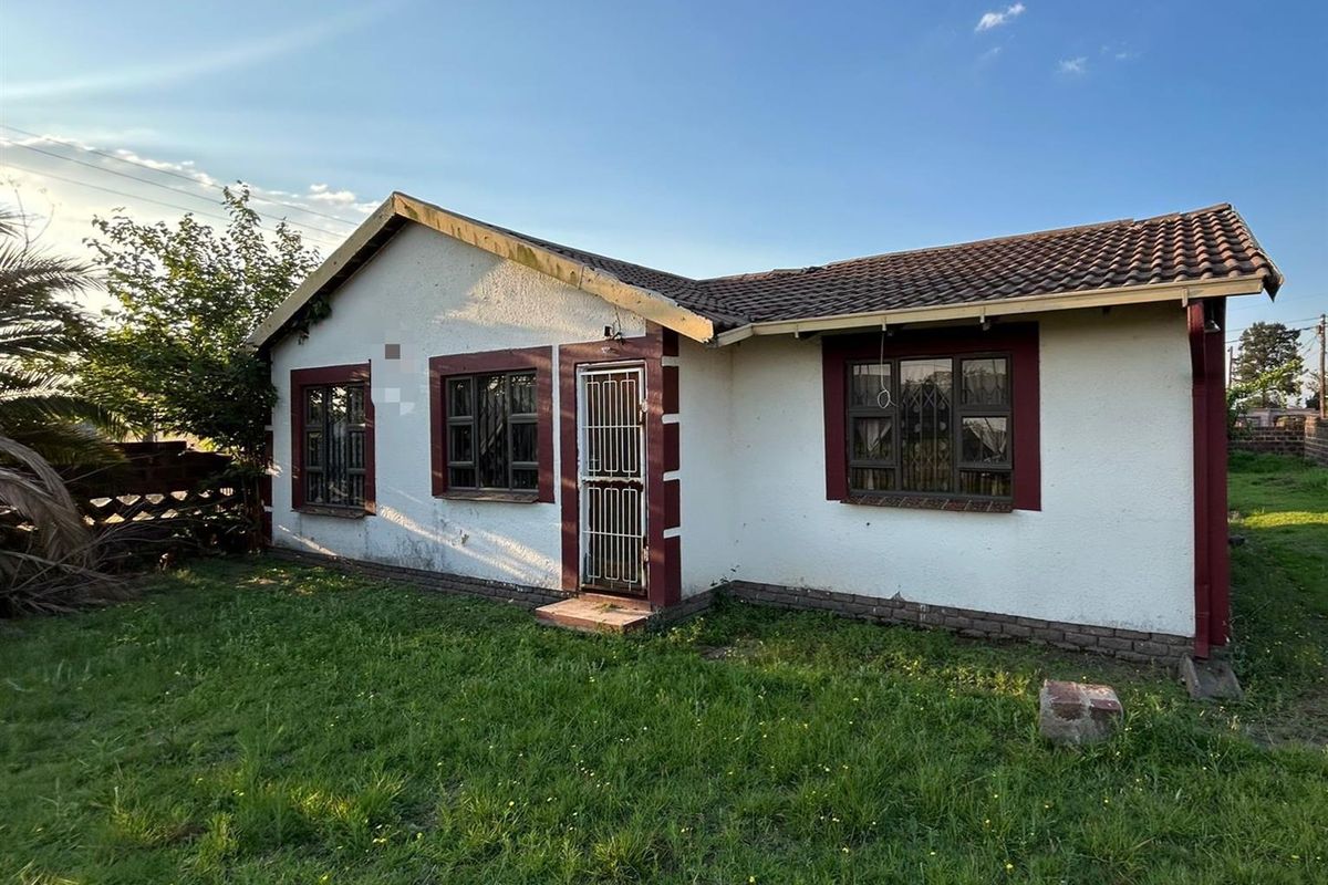 House For Sale in Osizweni, Newcastle, KwaZulu Natal - Photo 2