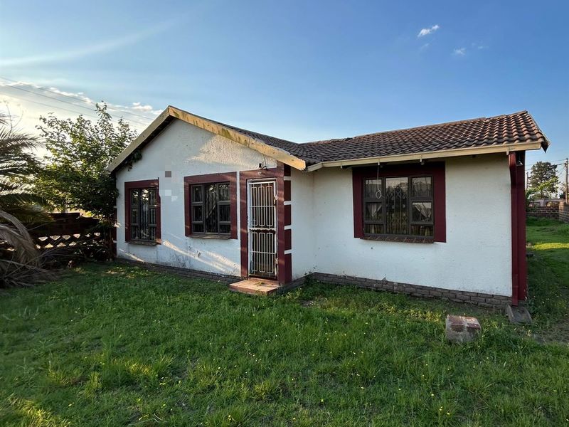 House For Sale in Osizweni, Newcastle, KwaZulu Natal - Photo 2