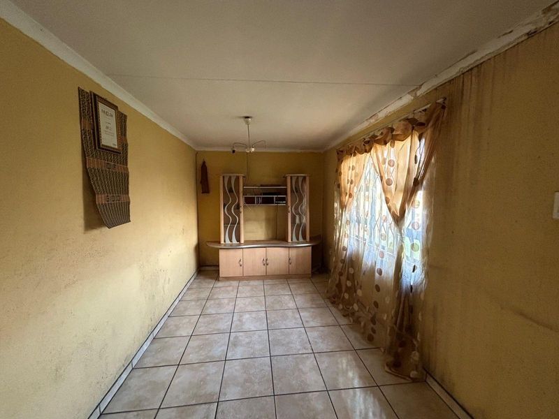 House For Sale in Osizweni, Newcastle, KwaZulu Natal - Photo 10