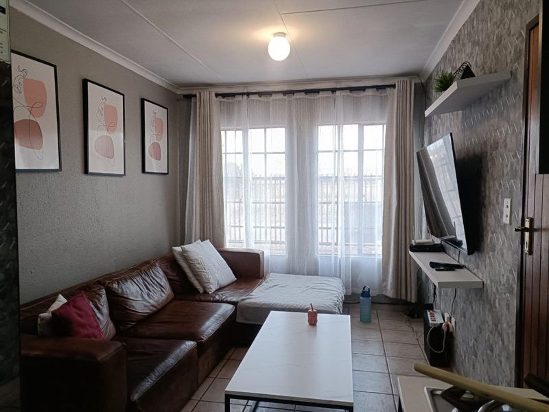 3 Bedroom House For Sale in Nellmapius, Pretoria - Photo 7