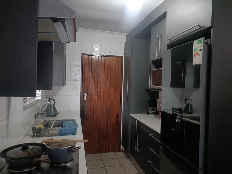 3 Bedroom House For Sale in Nellmapius, Pretoria - Photo 6