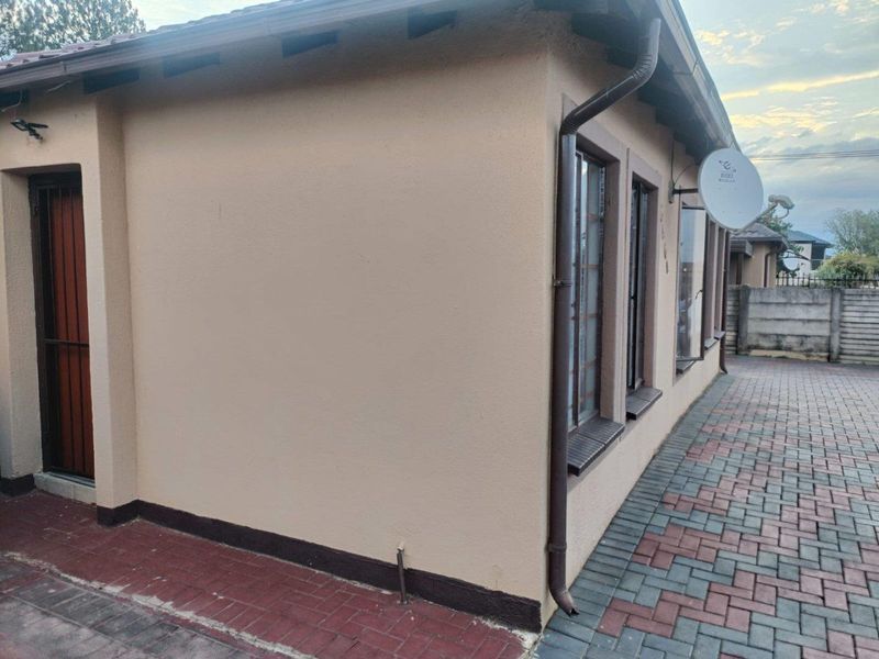 3 Bedroom House For Sale in Nellmapius, Pretoria - Photo 1