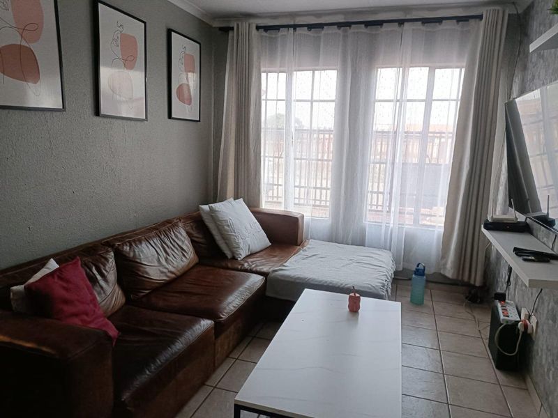 3 Bedroom House For Sale in Nellmapius, Pretoria - Photo 3