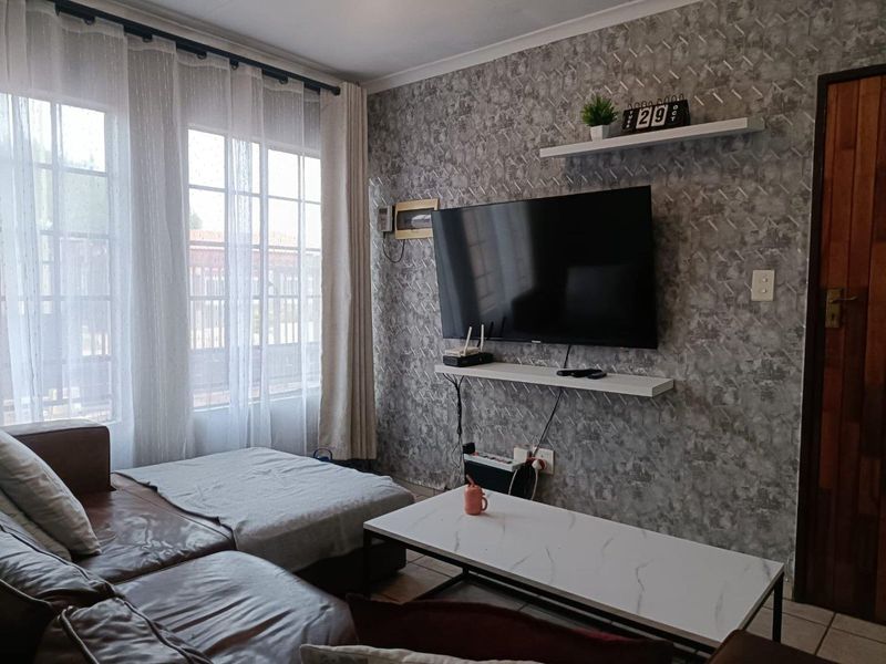 3 Bedroom House For Sale in Nellmapius, Pretoria - Photo 8