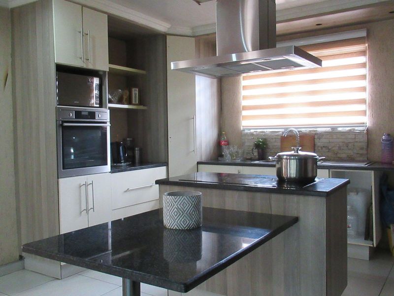 House For Sale in Eldorado Park Soweto Gauteng - Photo 6