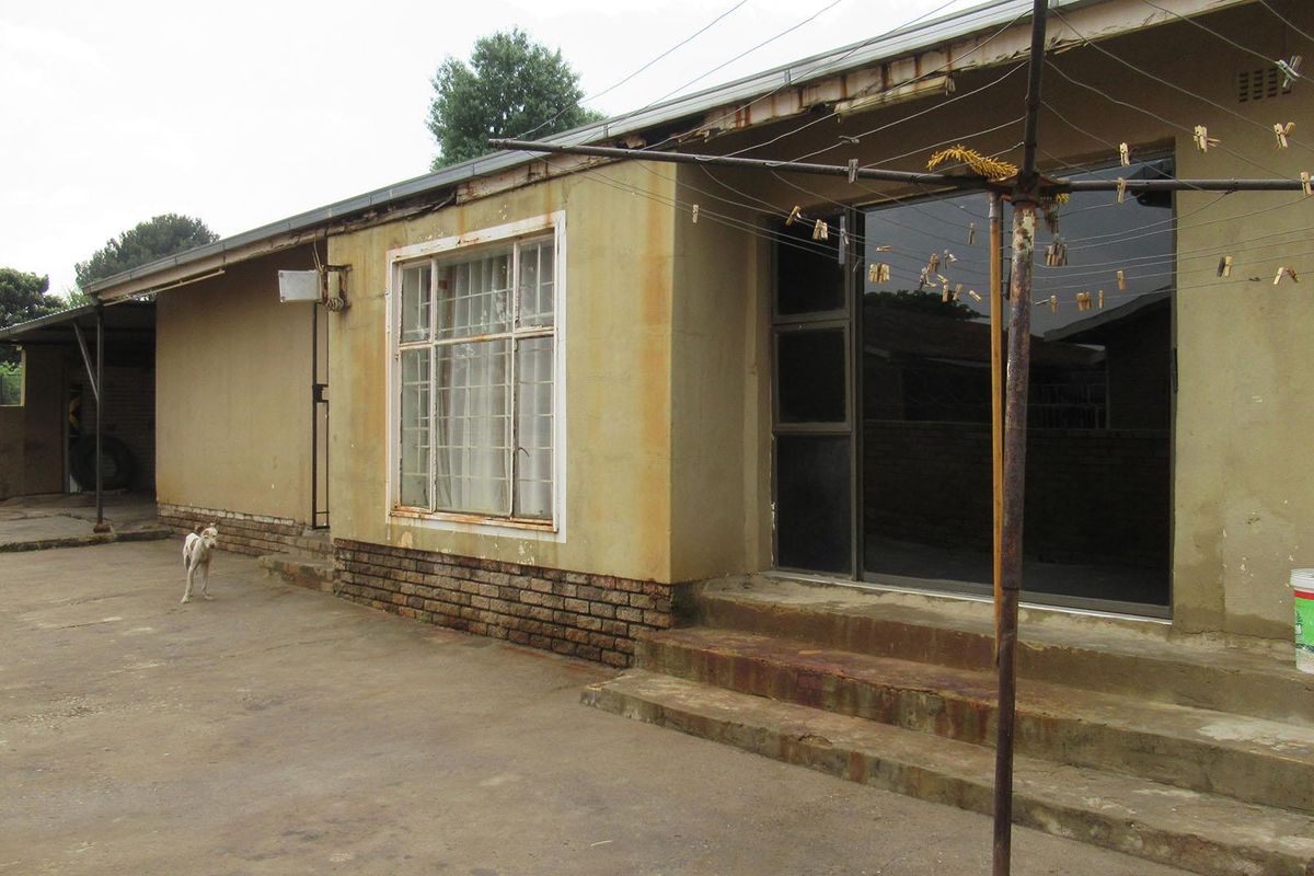 House For Sale in Eldorado Park Soweto Gauteng - Photo 2