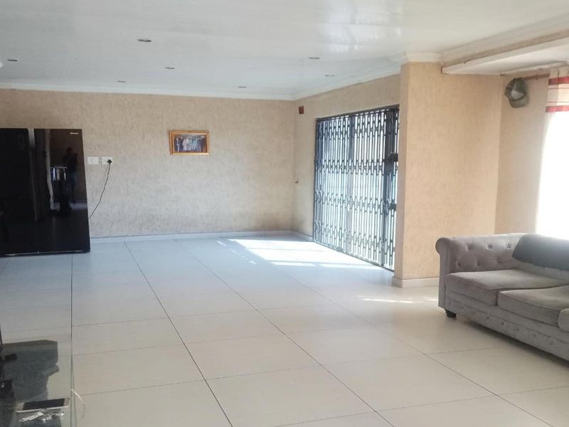 House For Sale in Eldorado Park Soweto Gauteng - Photo 3