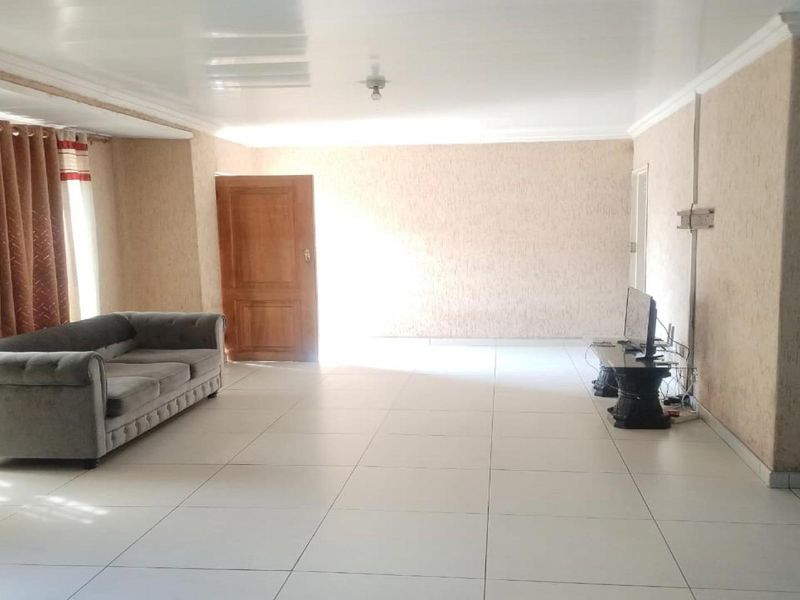 House For Sale in Eldorado Park Soweto Gauteng - Photo 4