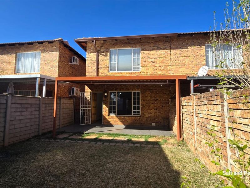 Beautiful 2 Bedroom Townhouse For Sale in Annlin, Pretoria - Photo 7