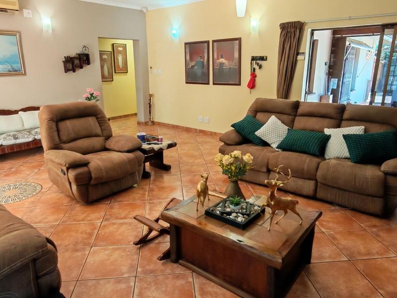 Spacious family home For Sale in Southbroom, KwaZulu Natal - Photo 9