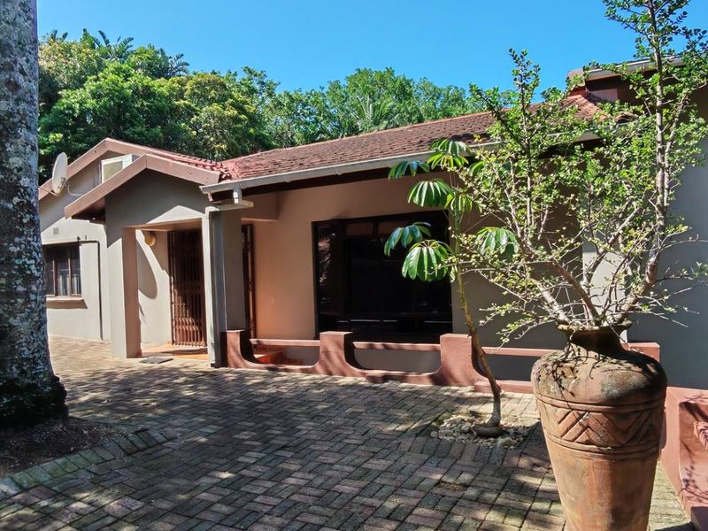 Spacious family home For Sale in Southbroom, KwaZulu Natal - Photo 2