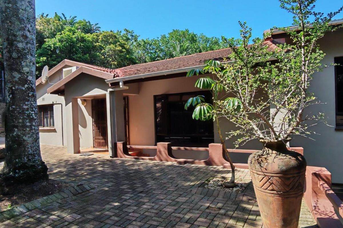 Spacious family home For Sale in Southbroom, KwaZulu Natal - Photo 2