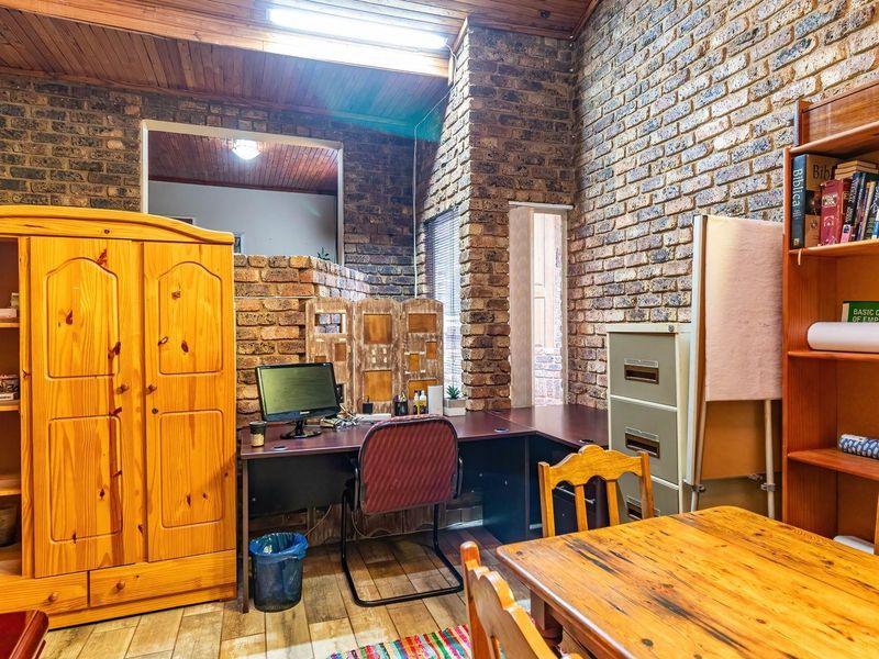 ABSOLUTE BARGAIN - MODERN RUSTIC BRICK FAMILY HOME FOR SALE - NINAPARK - Photo 9