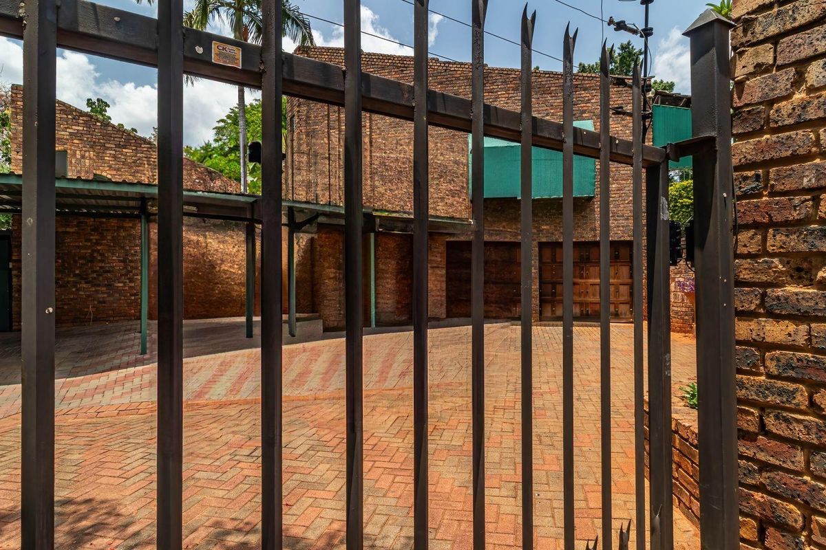 ABSOLUTE BARGAIN - MODERN RUSTIC BRICK FAMILY HOME FOR SALE - NINAPARK - Photo 5