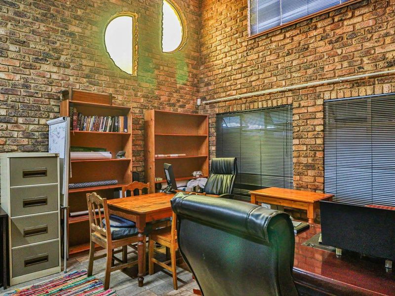 ABSOLUTE BARGAIN - MODERN RUSTIC BRICK FAMILY HOME FOR SALE - NINAPARK - Photo 8