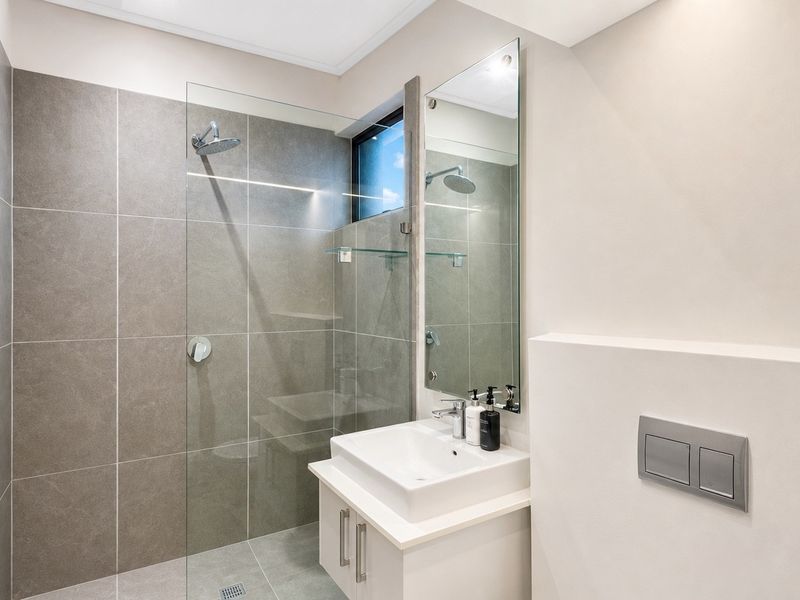 A Modern One-Bedroom Ground Floor - Photo 8