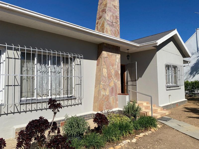 Full of character and possibility - Photo 2