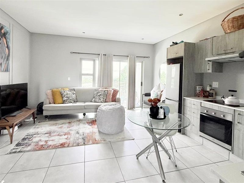 1 Bedroom Apartment For Sale in Broadacres, Sandton - Photo 6