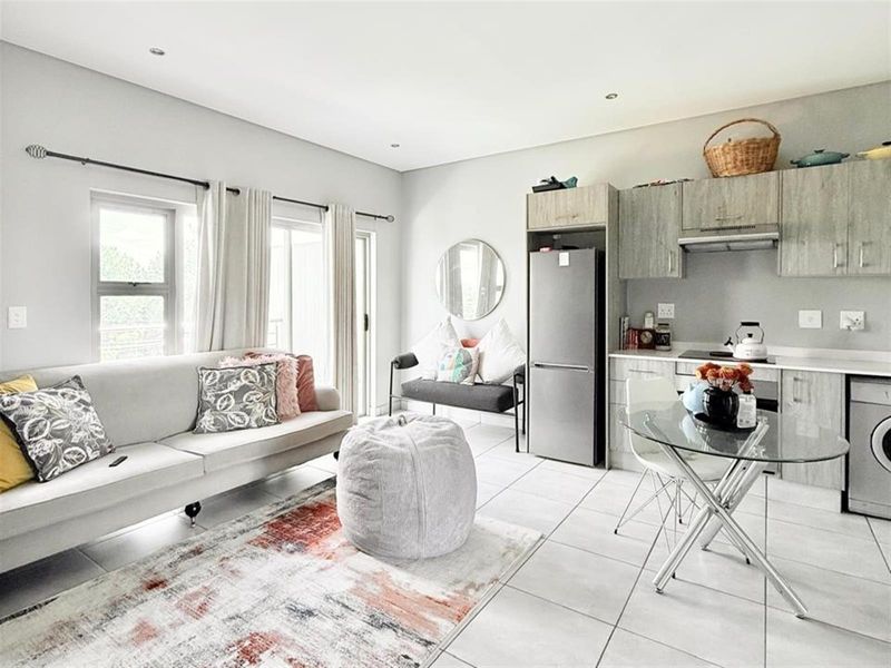 1 Bedroom Apartment For Sale in Broadacres, Sandton - Photo 4