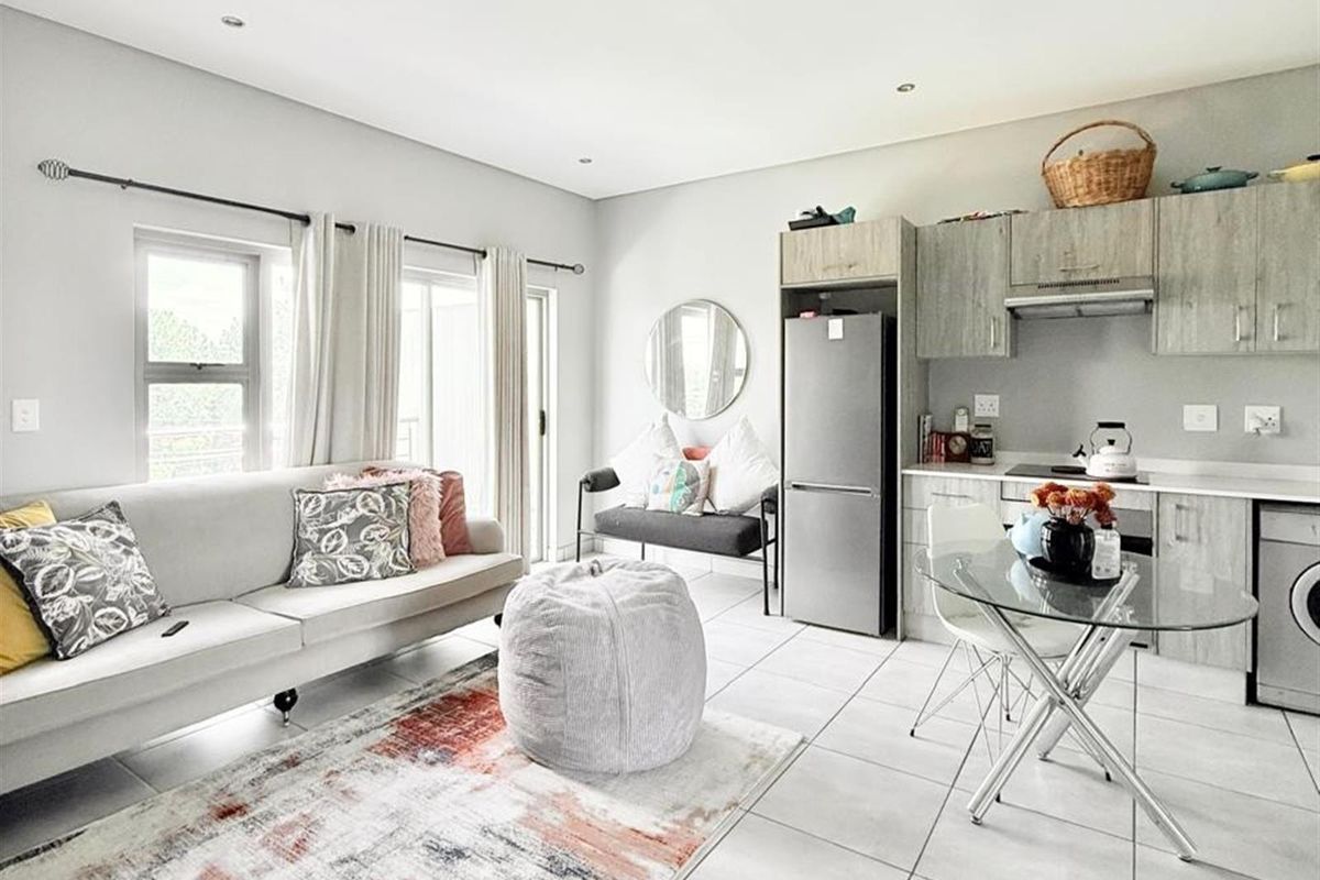 1 Bedroom Apartment For Sale in Broadacres, Sandton - Photo 4