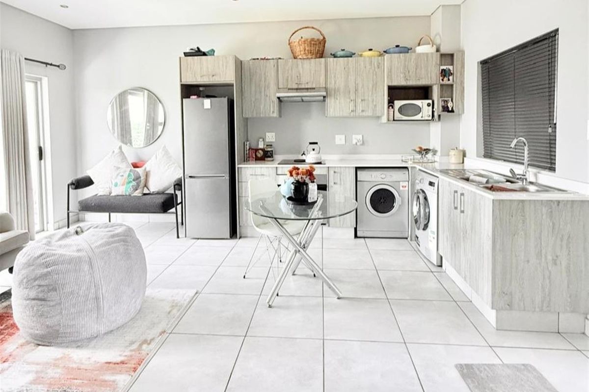 1 Bedroom Apartment For Sale in Broadacres, Sandton - Photo 3