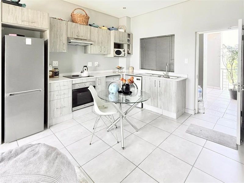 1 Bedroom Apartment For Sale in Broadacres, Sandton - Photo 2