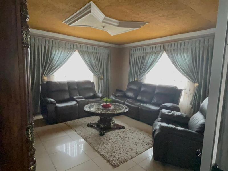 Stunning 3-Bedroom House For Sale in Zamdela, Sasolburg Phase 3 - Photo 10