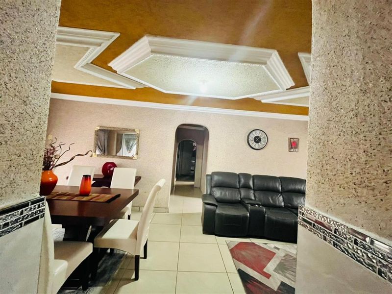 Stunning 3-Bedroom House For Sale in Zamdela, Sasolburg Phase 3 - Photo 9