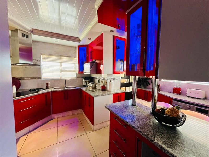 Stunning 3-Bedroom House For Sale in Zamdela, Sasolburg Phase 3 - Photo 4