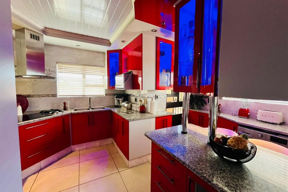 Stunning 3-Bedroom House For Sale in Zamdela, Sasolburg Phase 3 - Photo 4