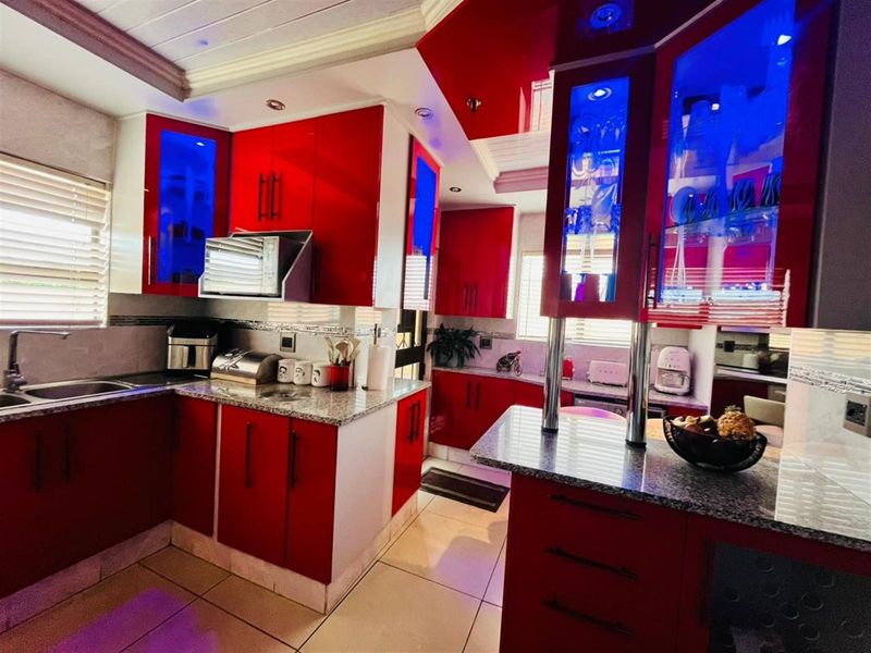 Stunning 3-Bedroom House For Sale in Zamdela, Sasolburg Phase 3 - Photo 6