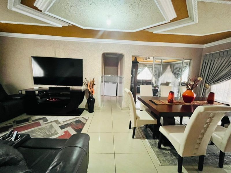 Stunning 3-Bedroom House For Sale in Zamdela, Sasolburg Phase 3 - Photo 8