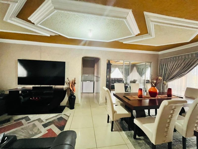 Stunning 3-Bedroom House For Sale in Zamdela, Sasolburg Phase 3 - Photo 5