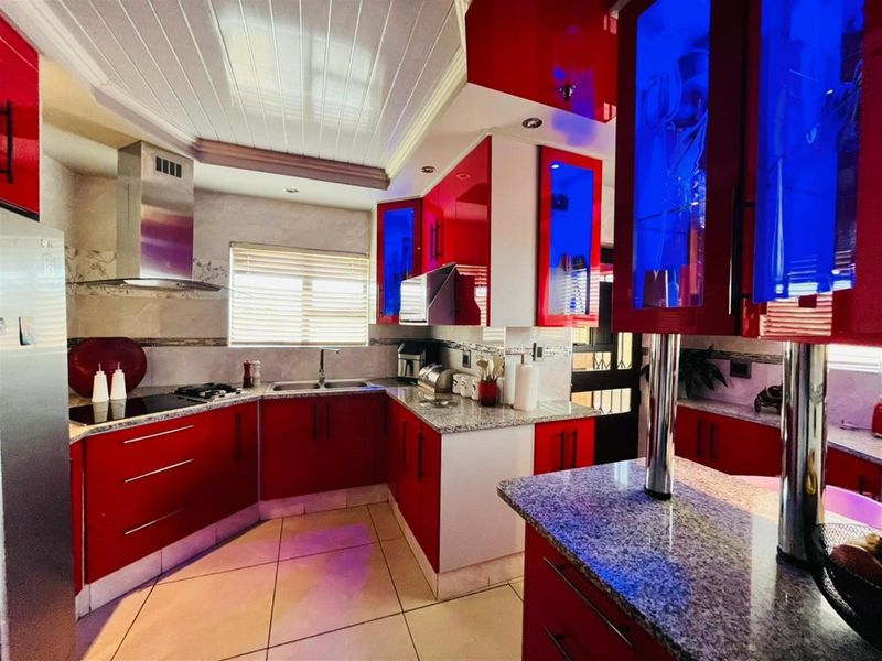 Stunning 3-Bedroom House For Sale in Zamdela, Sasolburg Phase 3 - Photo 3