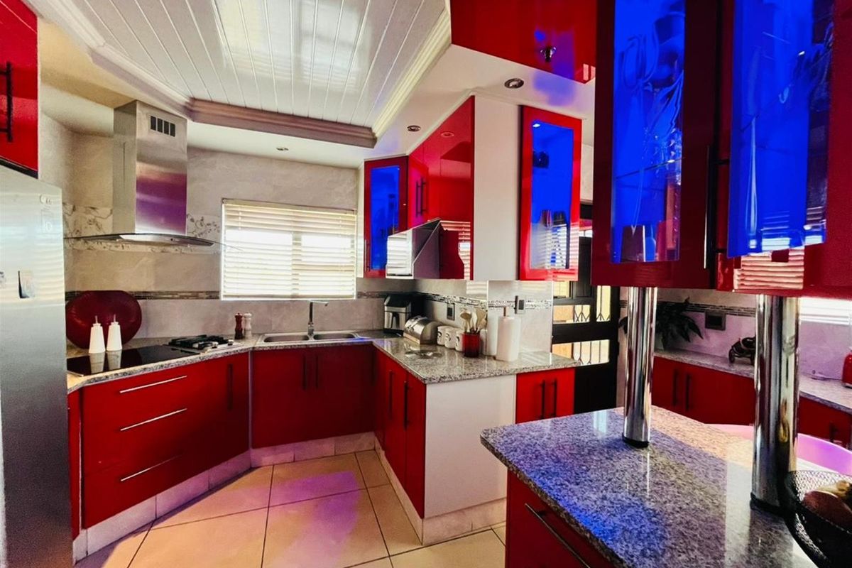 Stunning 3-Bedroom House For Sale in Zamdela, Sasolburg Phase 3 - Photo 3