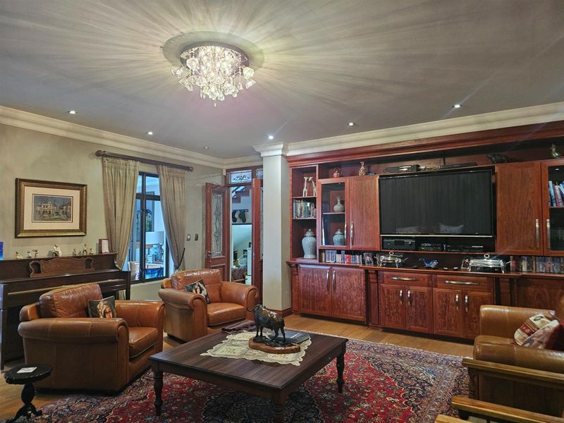 A home to touch the soul in exclusive estate. - Photo 8