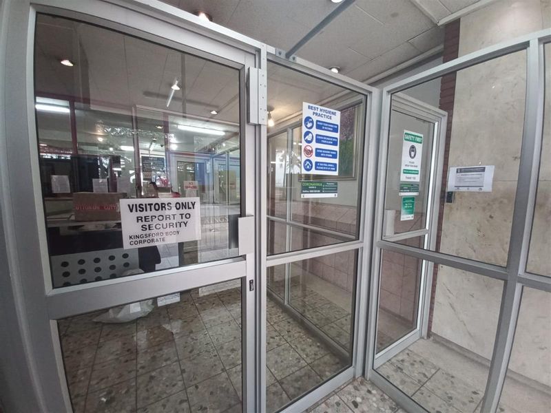 Newly Renovated Spacious 2-bedroom Apartment in Durban Central - Photo 3