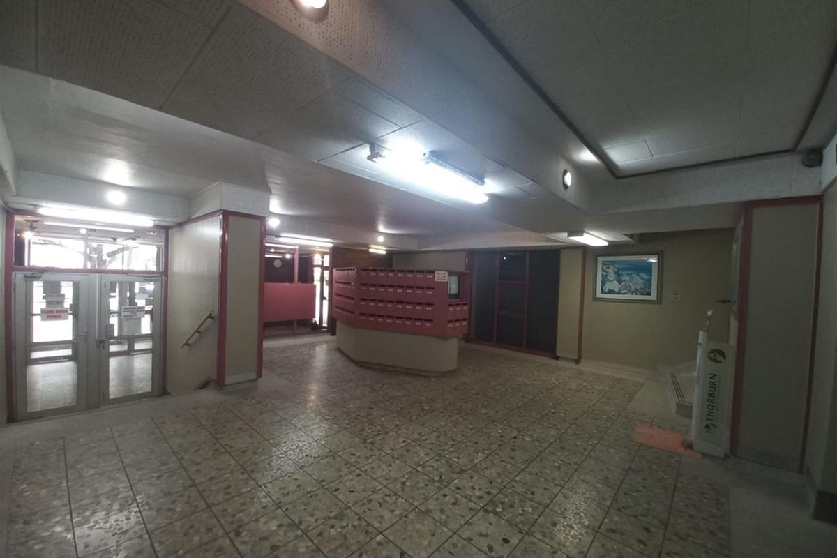 Newly Renovated Spacious 2-bedroom Apartment in Durban Central - Photo 4